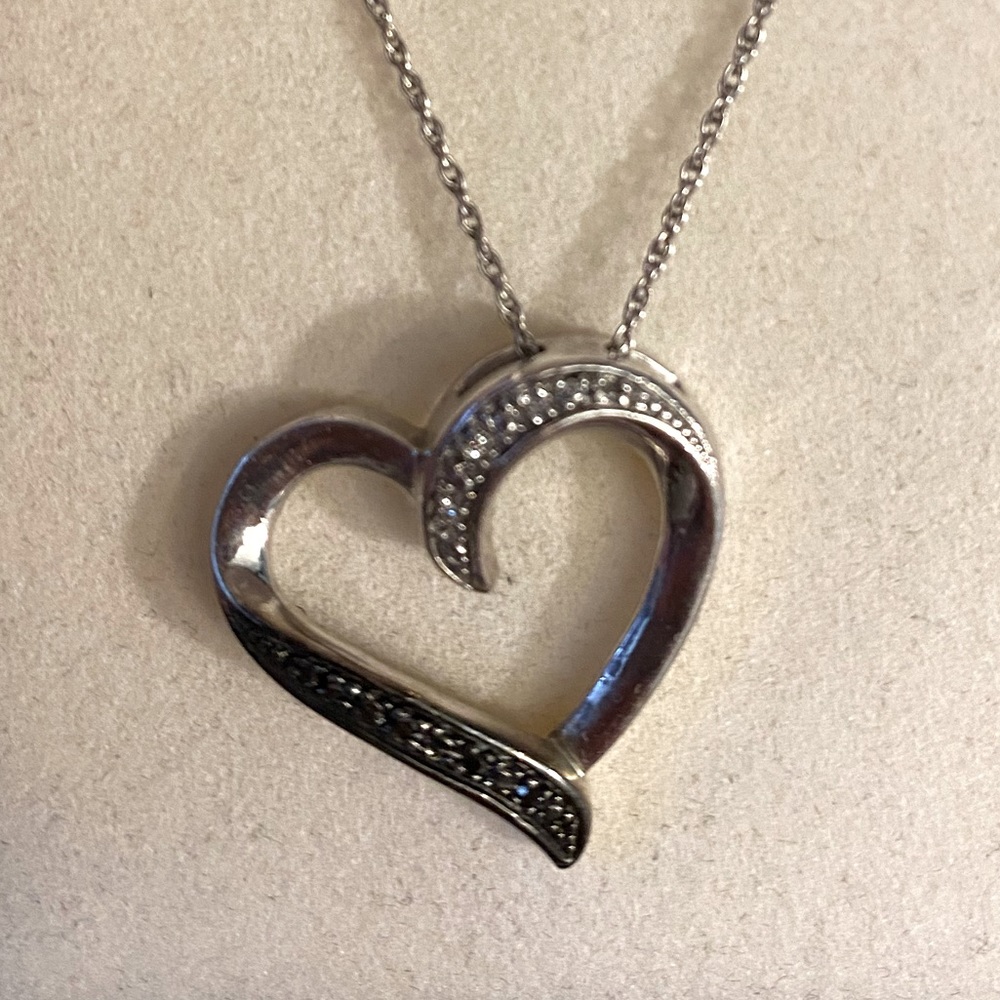 Black diamond heart neckless